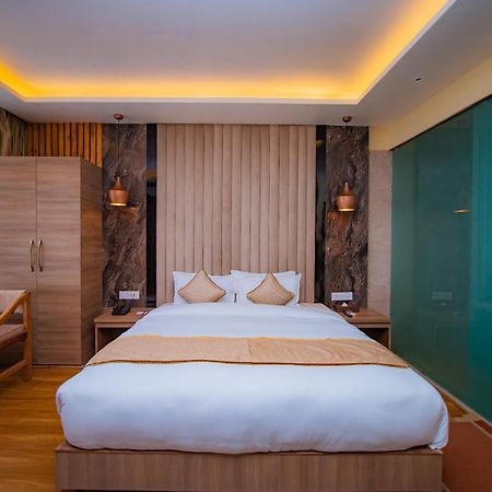 Temple Himalaya Hotel & Spa Покхара Екстер'єр фото