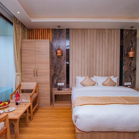 Temple Himalaya Hotel & Spa Покхара Екстер'єр фото
