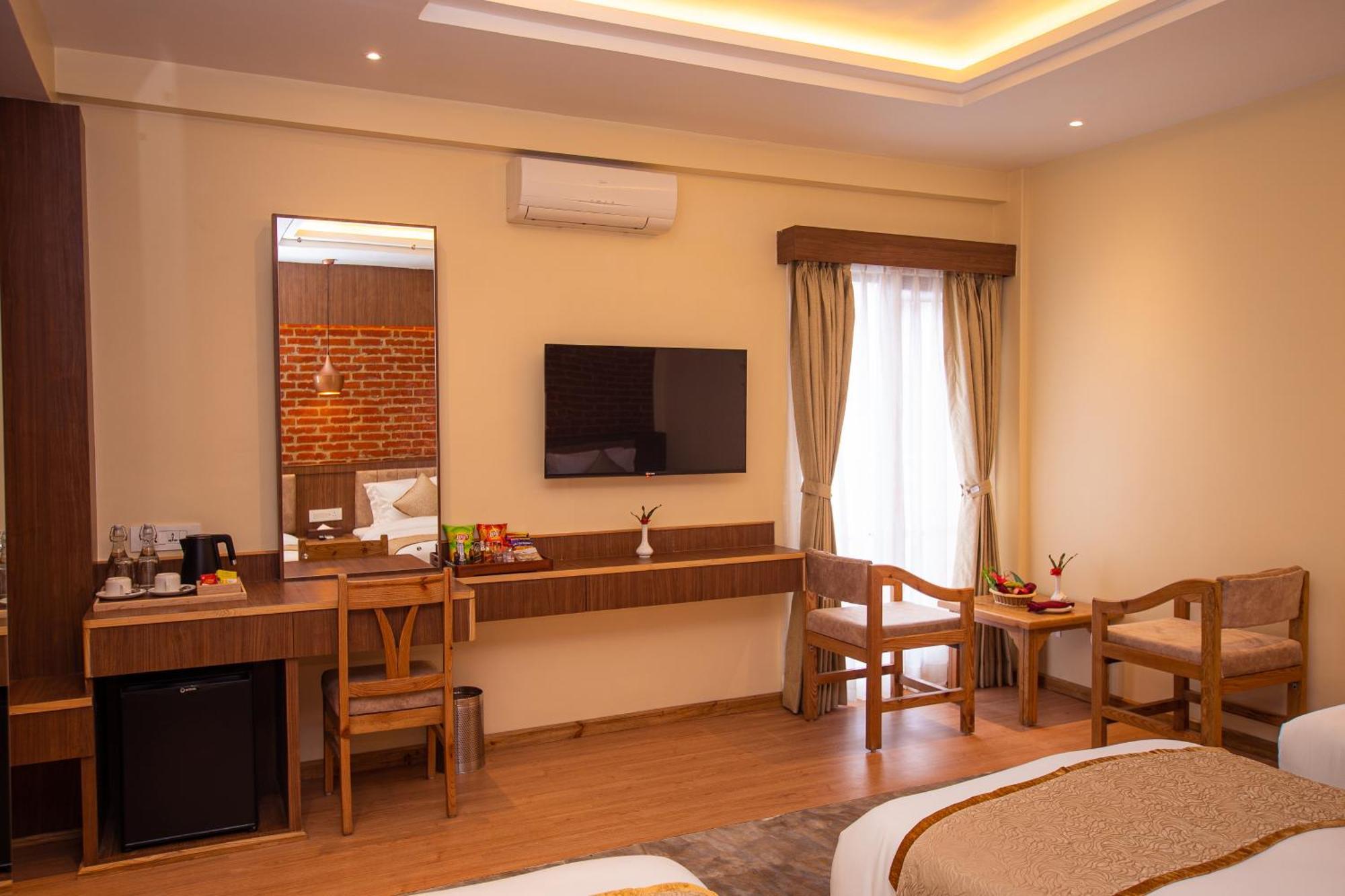 Temple Himalaya Hotel & Spa Покхара Екстер'єр фото
