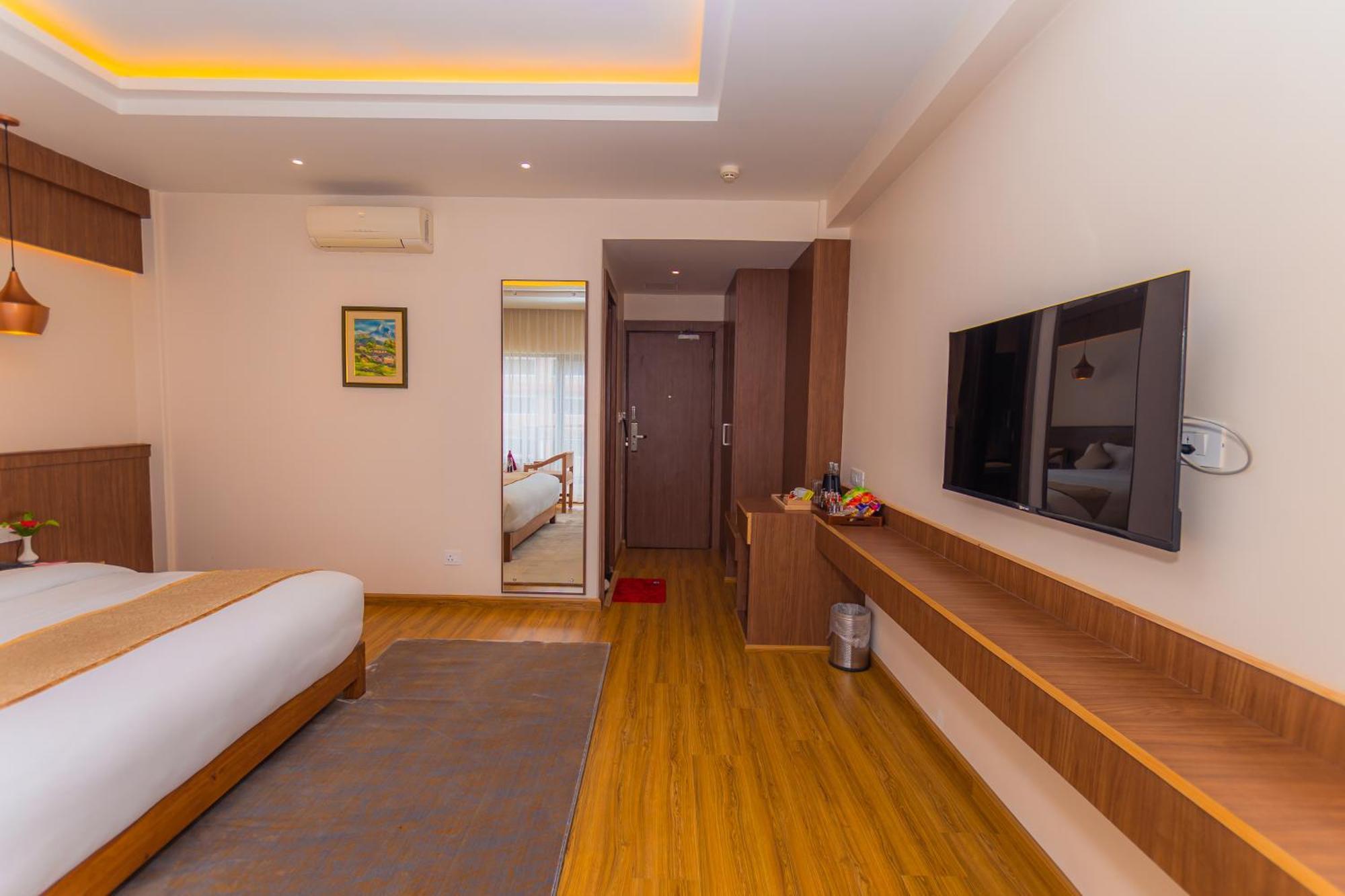 Temple Himalaya Hotel & Spa Покхара Екстер'єр фото