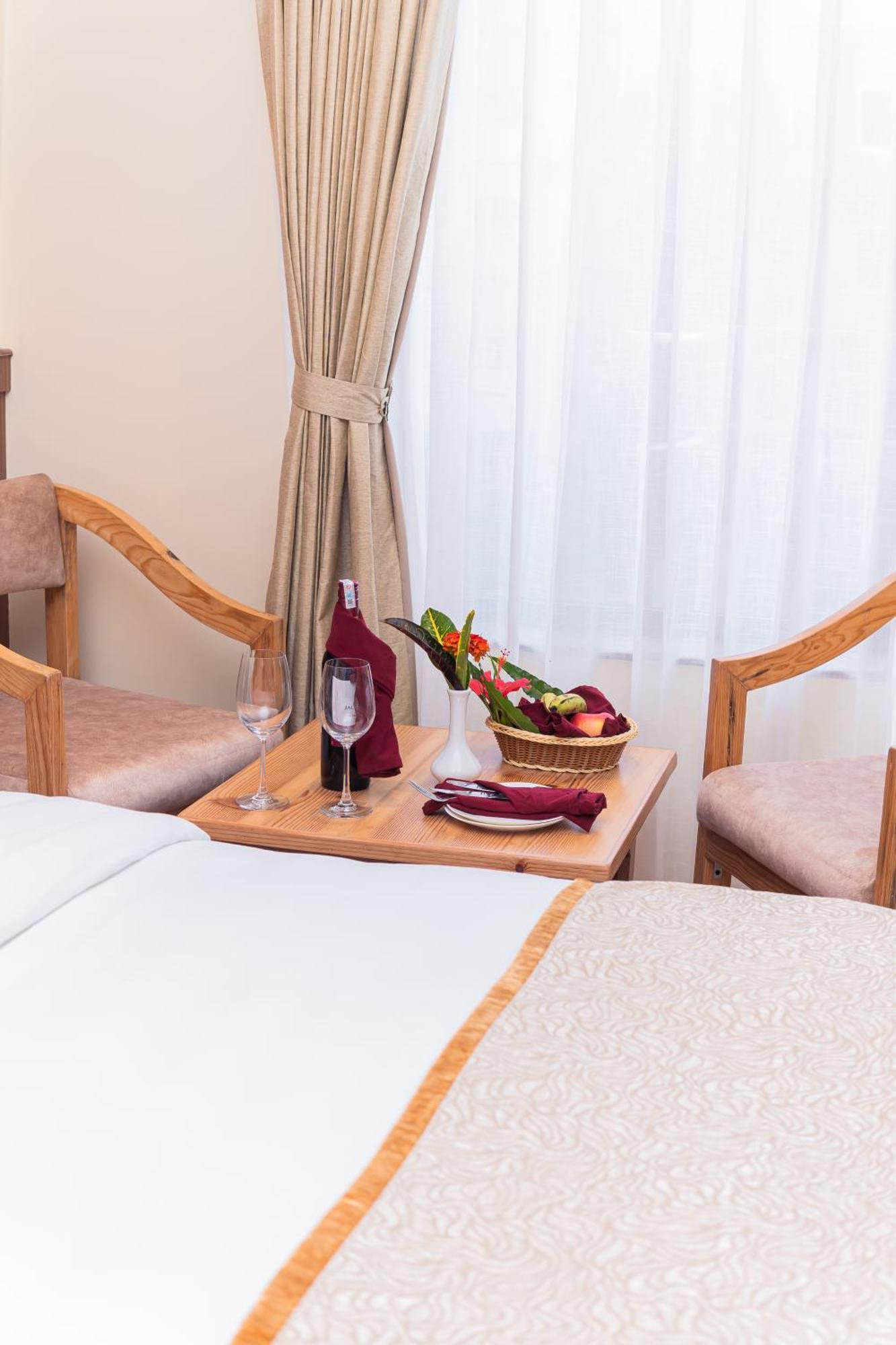 Temple Himalaya Hotel & Spa Покхара Екстер'єр фото