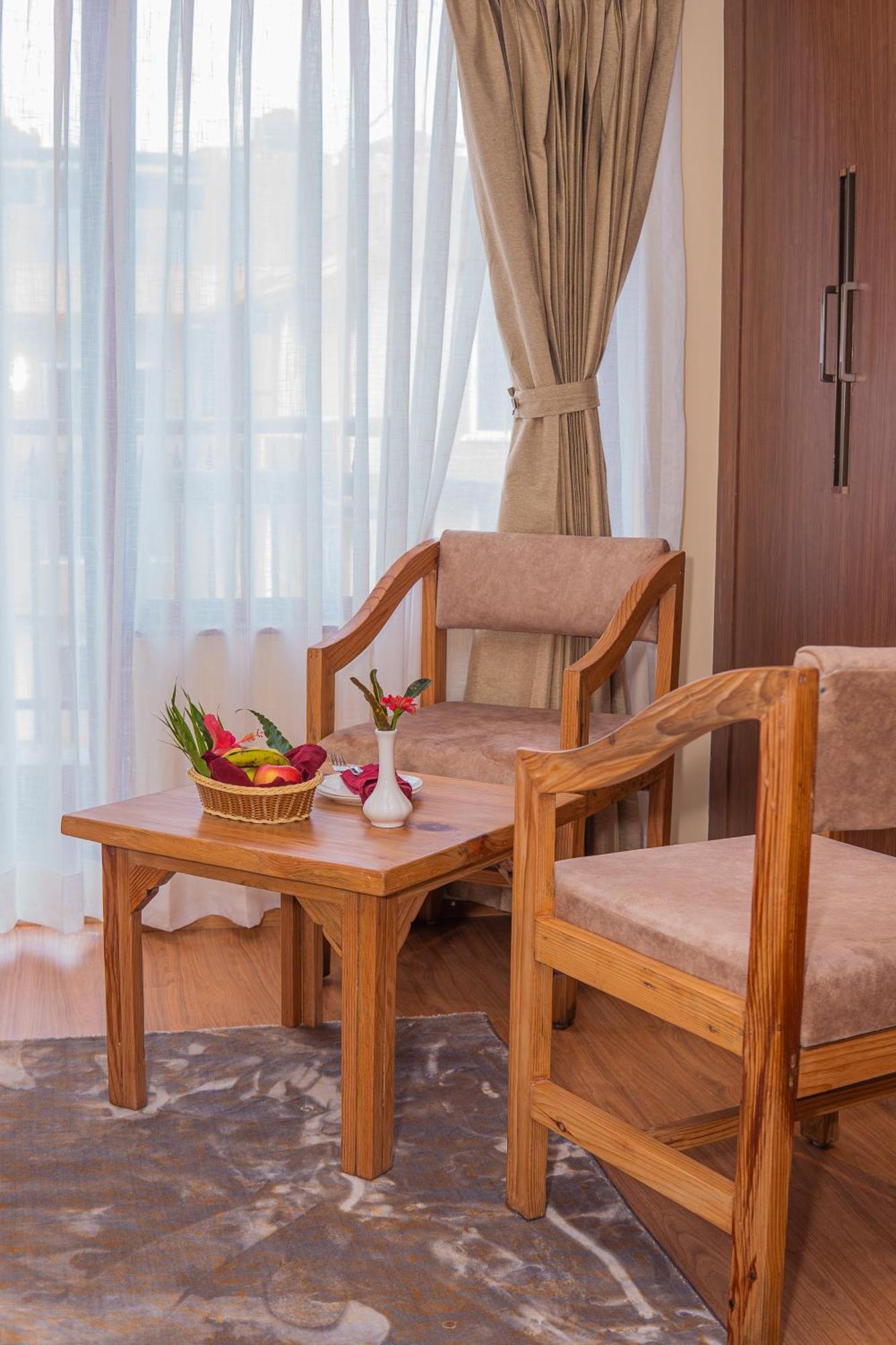 Temple Himalaya Hotel & Spa Покхара Екстер'єр фото