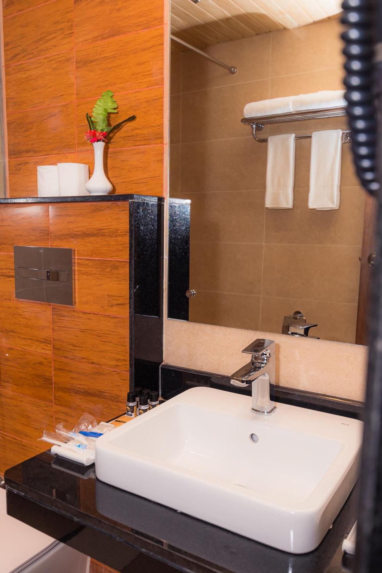 Temple Himalaya Hotel & Spa Покхара Екстер'єр фото