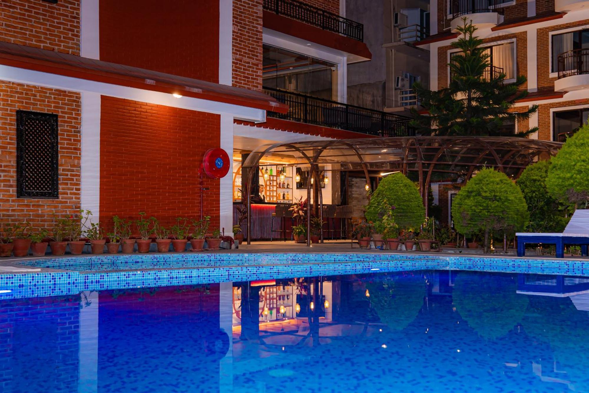 Temple Himalaya Hotel & Spa Покхара Екстер'єр фото