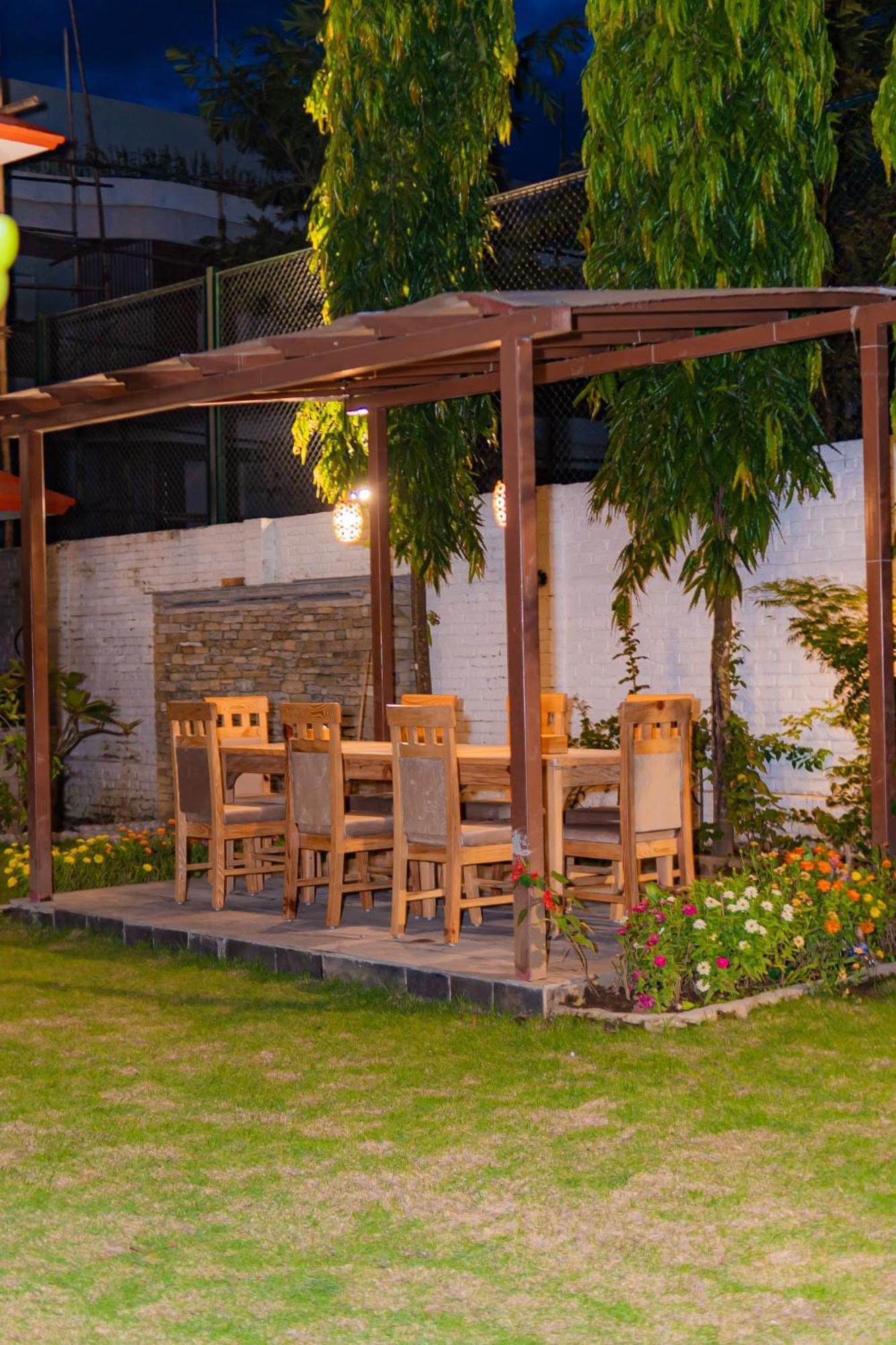 Temple Himalaya Hotel & Spa Покхара Екстер'єр фото