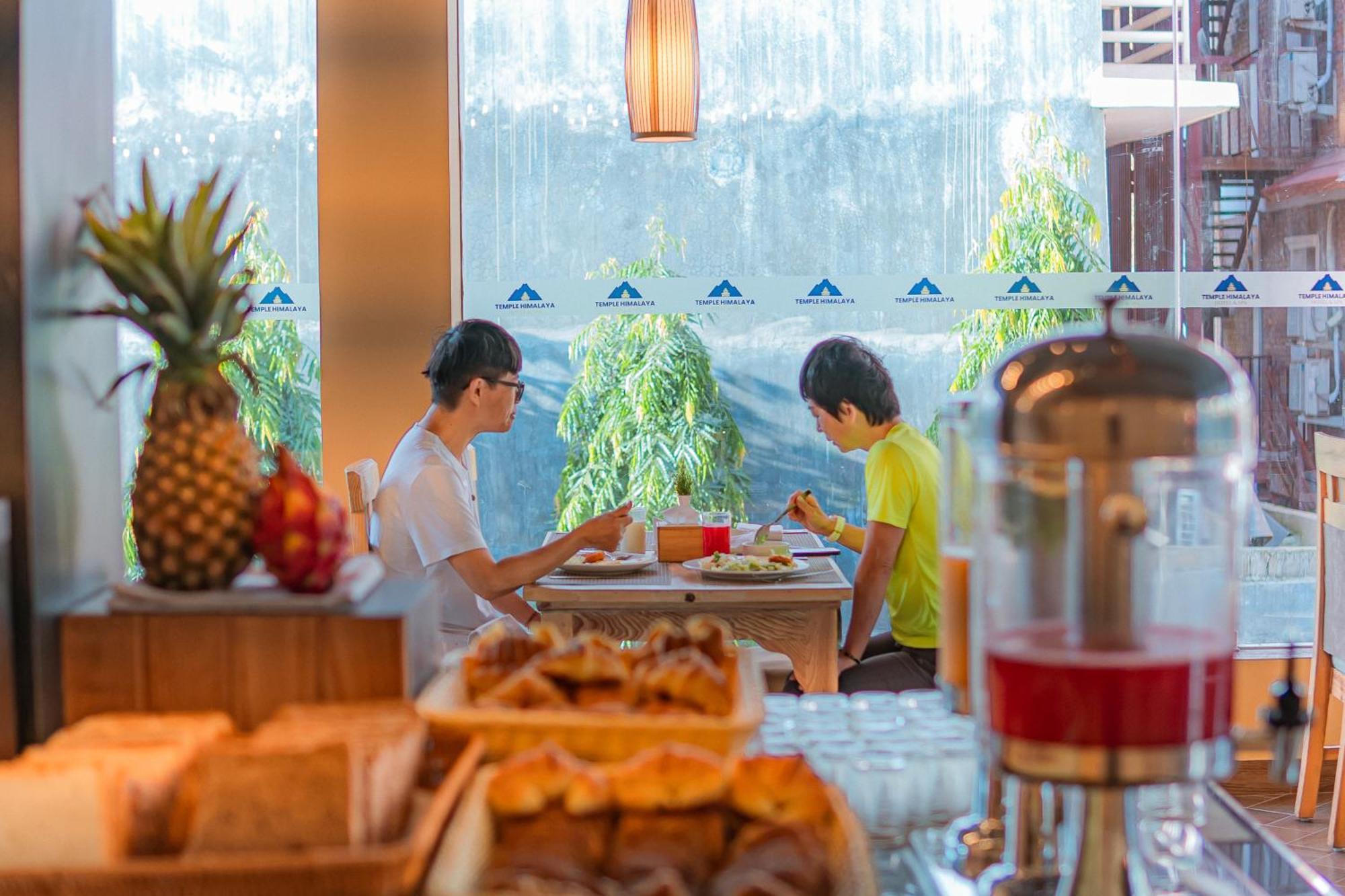Temple Himalaya Hotel & Spa Покхара Екстер'єр фото