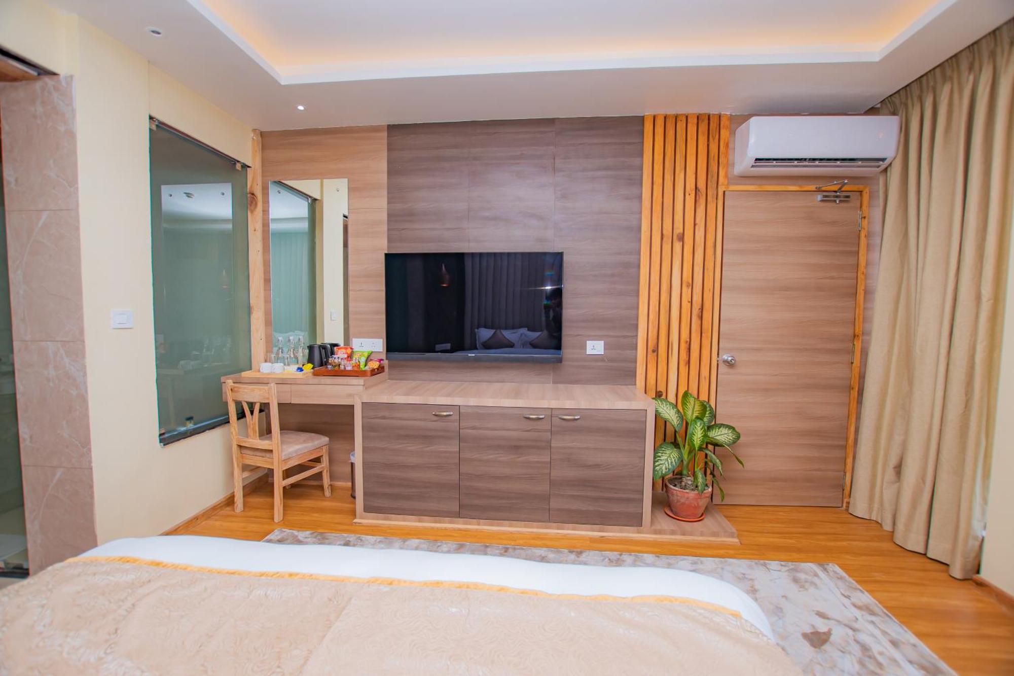 Temple Himalaya Hotel & Spa Покхара Екстер'єр фото