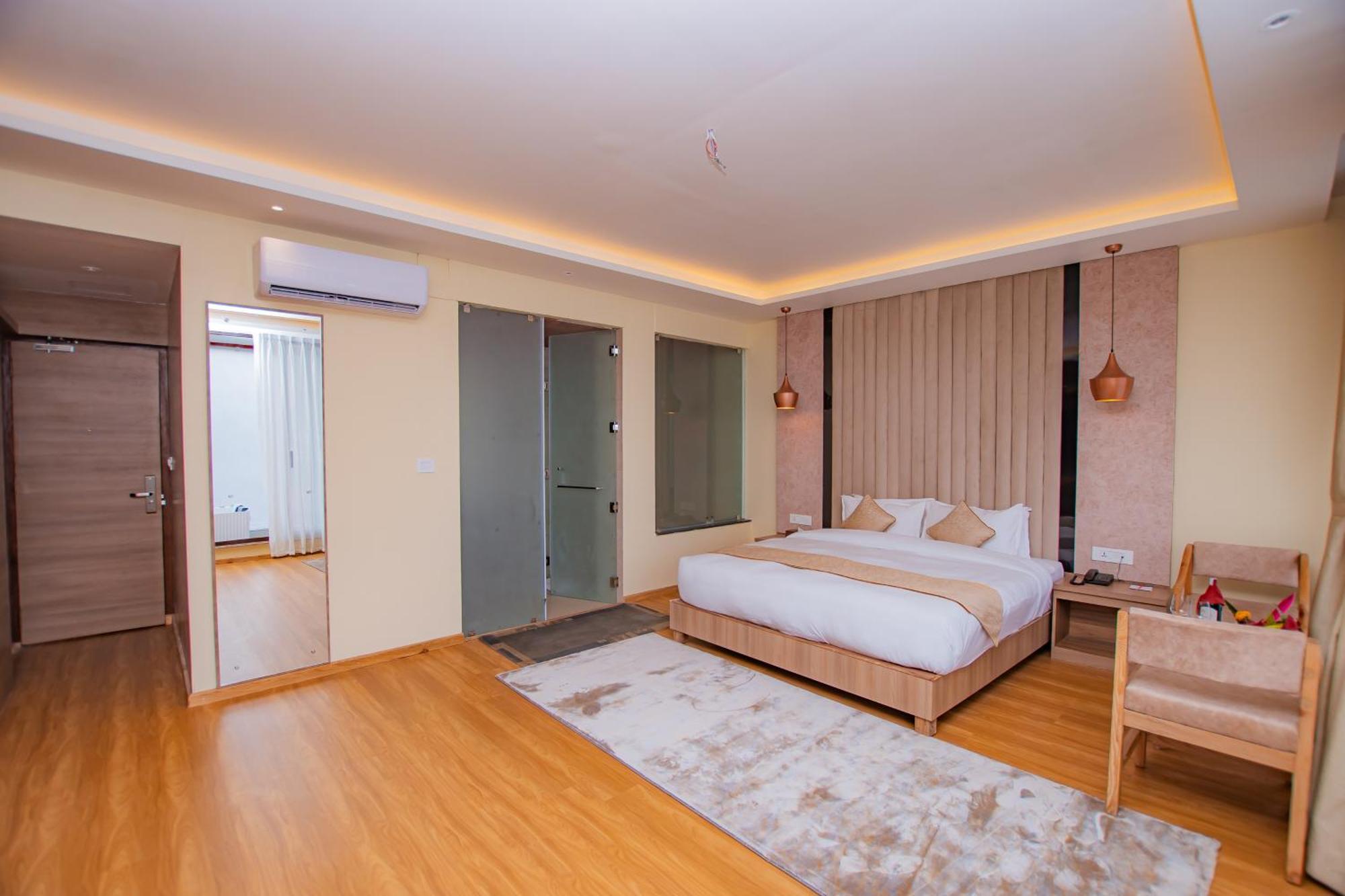 Temple Himalaya Hotel & Spa Покхара Екстер'єр фото