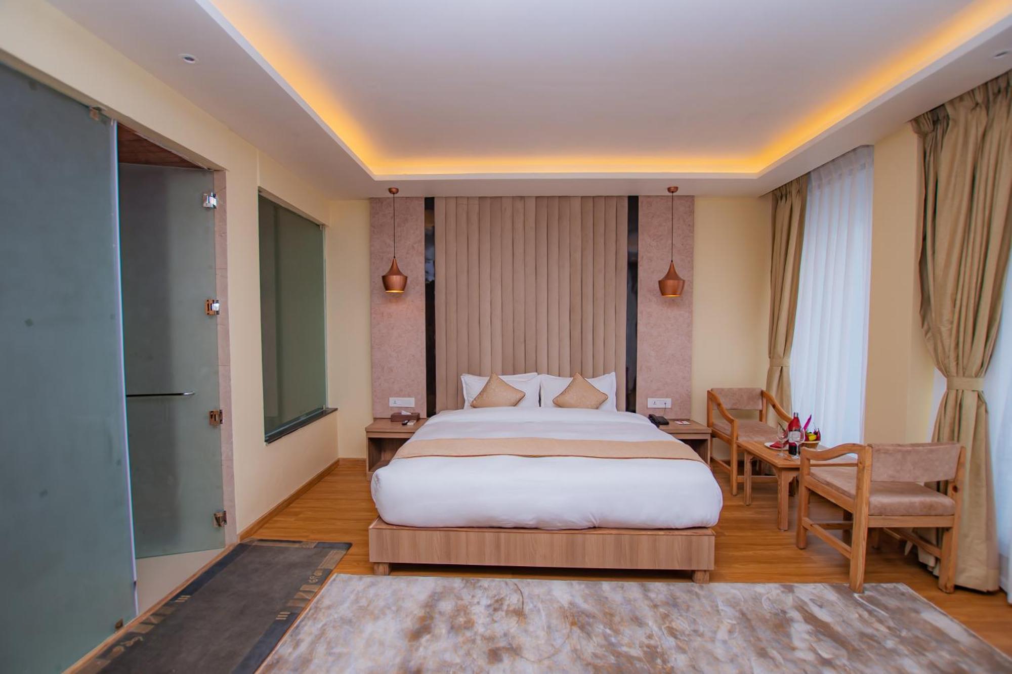 Temple Himalaya Hotel & Spa Покхара Екстер'єр фото