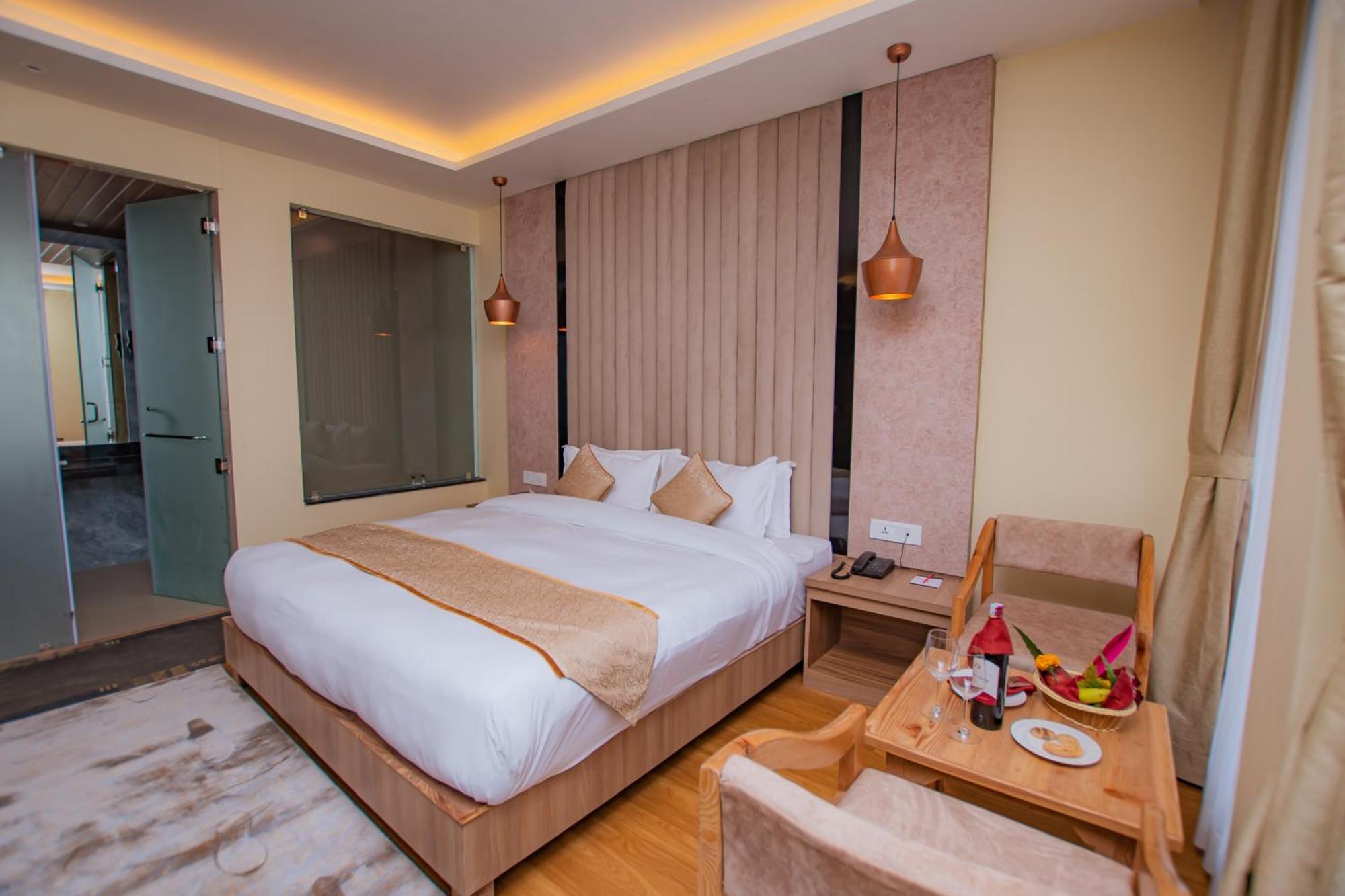 Temple Himalaya Hotel & Spa Покхара Екстер'єр фото