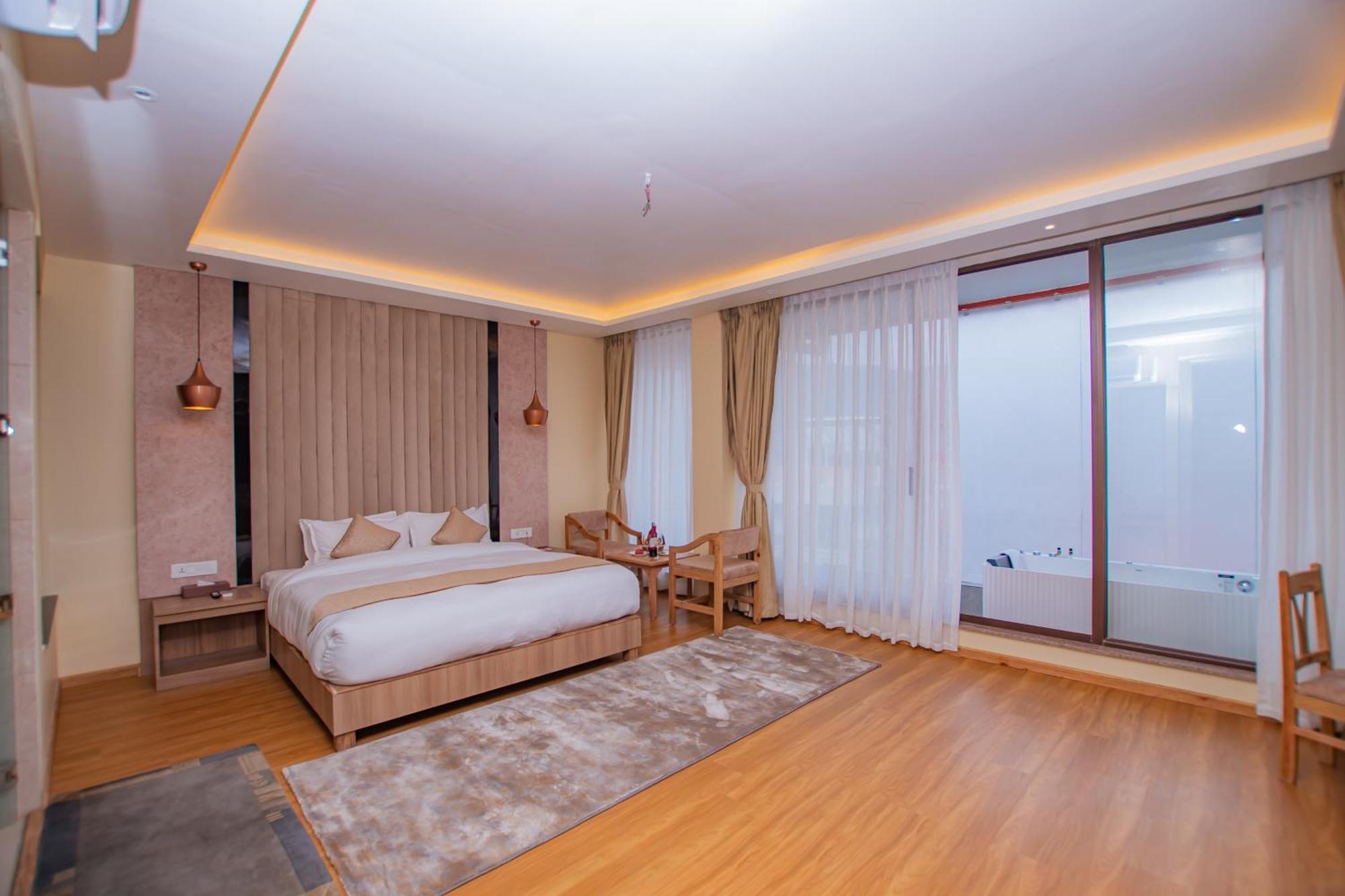 Temple Himalaya Hotel & Spa Покхара Екстер'єр фото