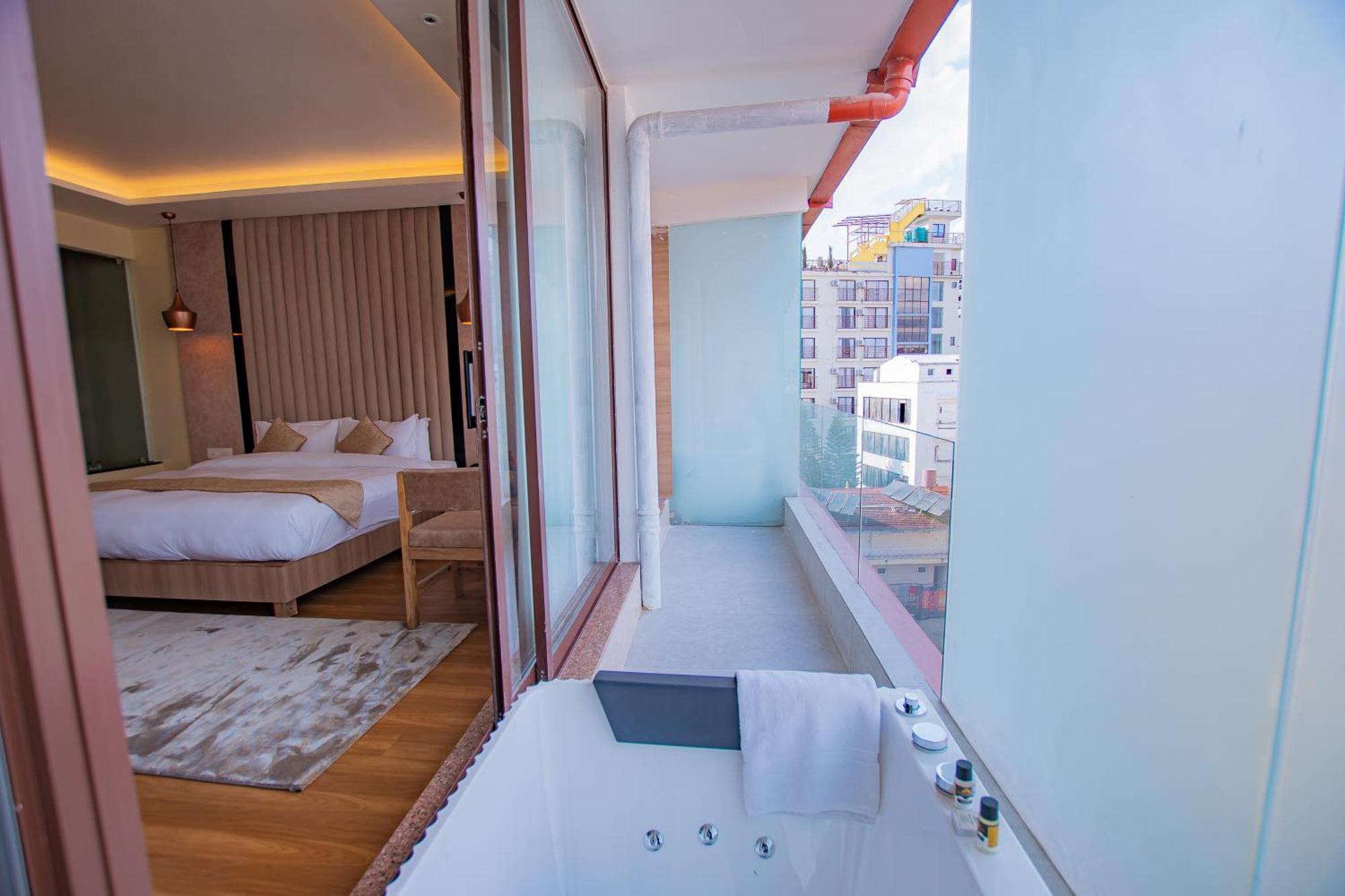 Temple Himalaya Hotel & Spa Покхара Екстер'єр фото